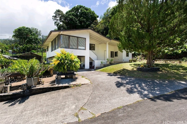 view of front facade