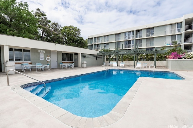 view of swimming pool with a patio and a pergola