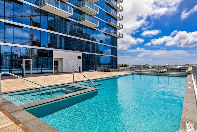 view of swimming pool