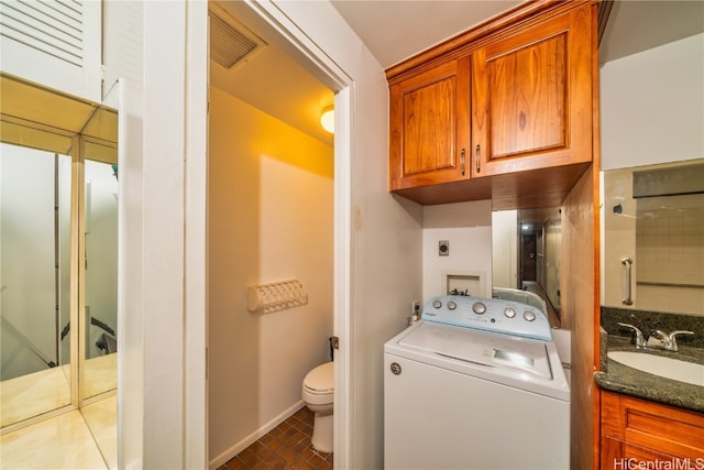 laundry room featuring washer / clothes dryer, sink, and light tile patterned floors