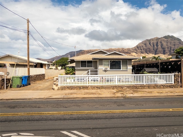 single story home featuring a mountain view