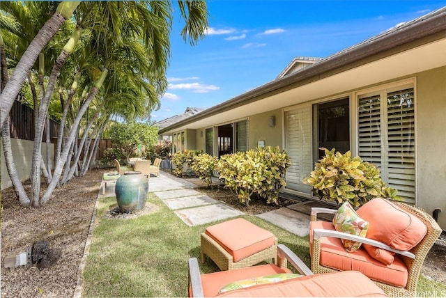 view of yard featuring a patio