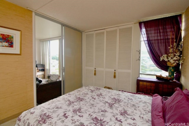 bedroom featuring a closet