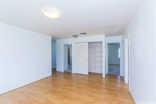 empty room featuring light hardwood / wood-style floors