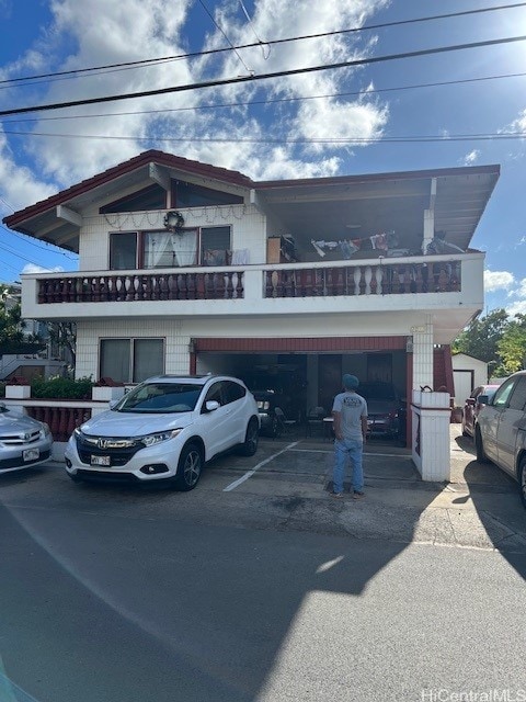 view of front facade with a garage