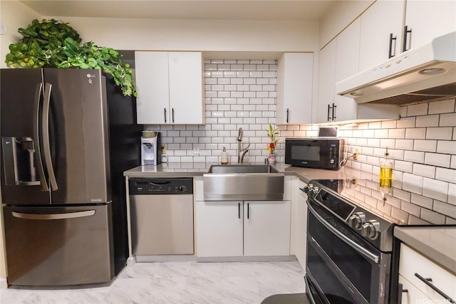 95-1058G Ainamakua Dr Unit 119, Mililani, HI 96789 - kitchen with black appliances, under cabinet range hood, a sink, white cabinetry, and light marble finish floors