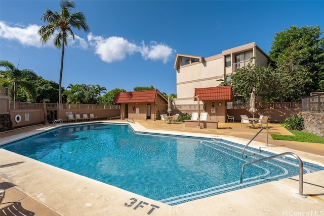 view of swimming pool featuring a patio