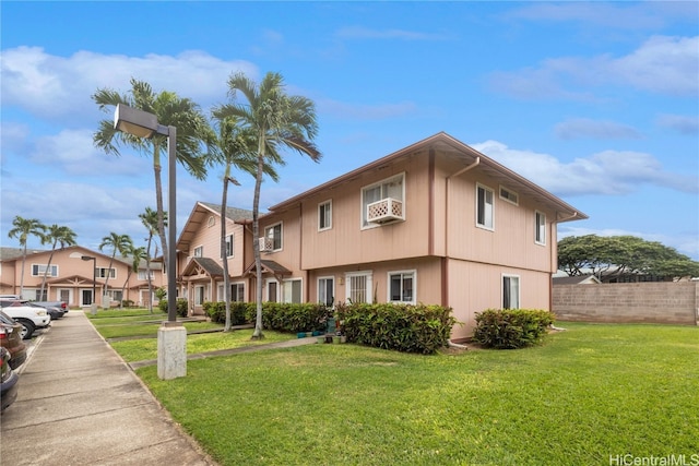 view of front of home featuring a front yard