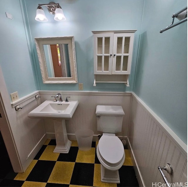 bathroom featuring toilet