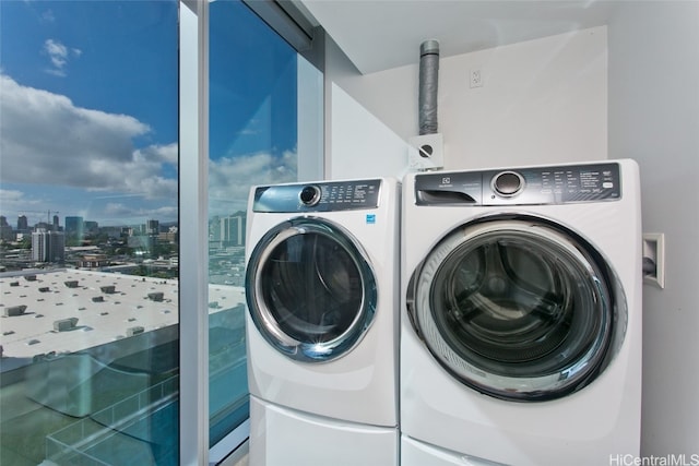 laundry room with washing machine and dryer