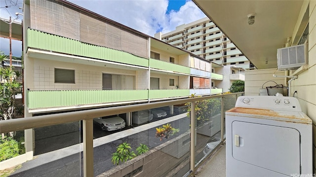 1655 Liholiho St, Honolulu, HI 96822 - laundry area featuring washer / dryer