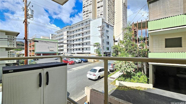 1655 Liholiho St, Honolulu, HI 96822 - view of balcony