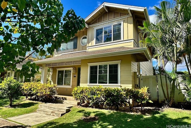 view of front of house featuring a front yard