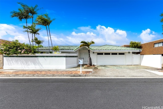 view of front facade featuring a garage