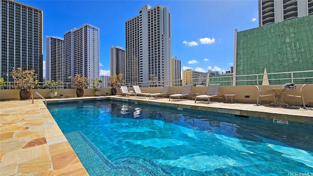 2500 Kalakaua Ave Unit 1606, Honolulu, HI 96815 - community pool featuring a view of skyline