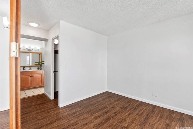 98-1038 Moanalua Rd Unit 1102, Aiea, HI 96701 - unfurnished room featuring dark wood-style flooring, a textured ceiling, and baseboards