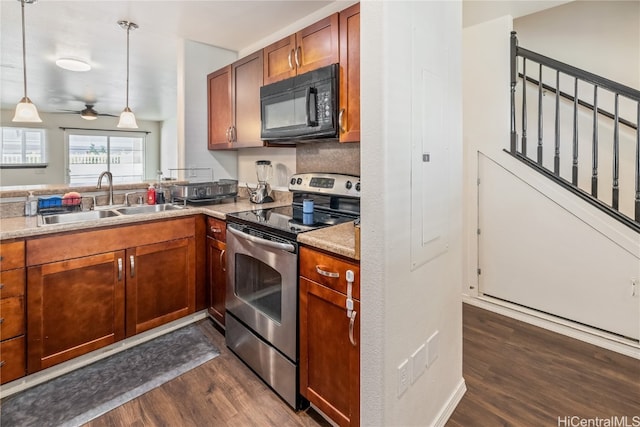 kitchen featuring dark hardwood / wood-style flooring, ceiling fan, sink, stainless steel electric range oven, and hanging light fixtures