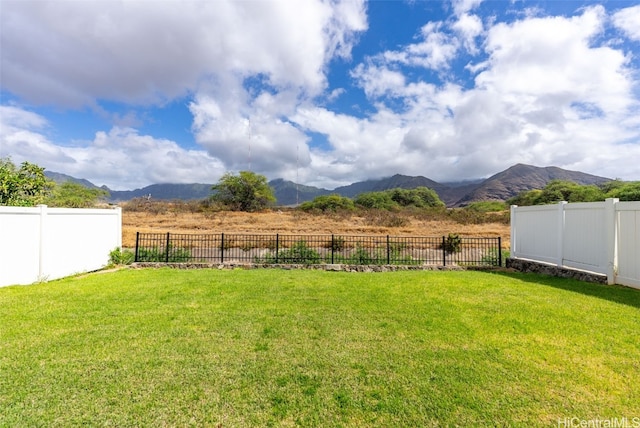 view of yard with a mountain view