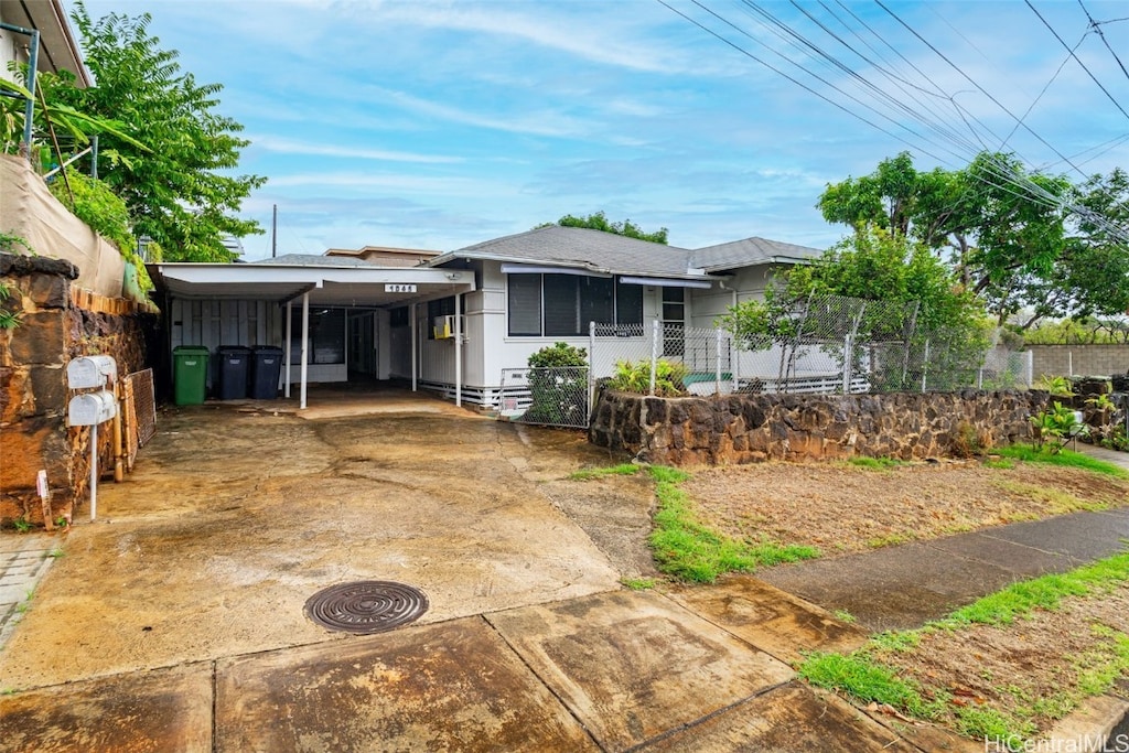 view of front facade featuring a carport