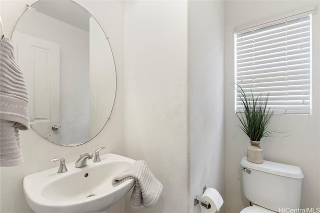 bathroom featuring toilet and sink