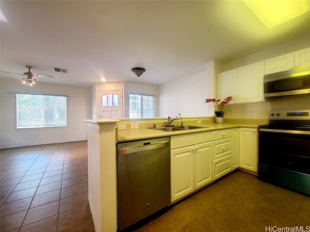 kitchen featuring kitchen peninsula, white cabinetry, sink, and stainless steel appliances