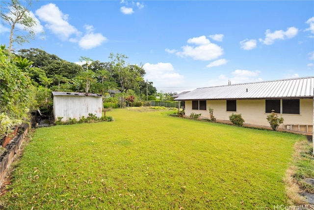 view of yard with a storage unit