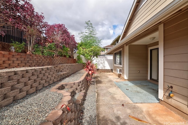 view of yard featuring a patio area