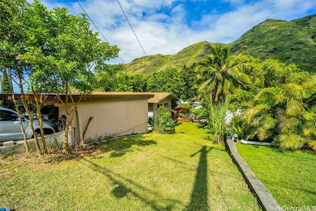 view of yard with a mountain view