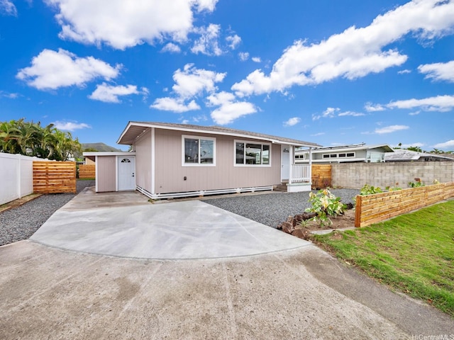 624 Olomana St, Kailua, HI 96734 - ranch-style home featuring fence
