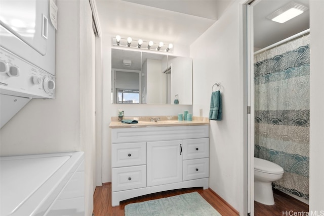 bathroom with a shower with curtain, hardwood / wood-style floors, vanity, and toilet