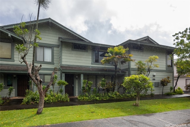 view of front of property with a front lawn