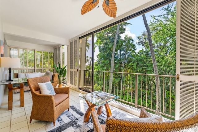 sunroom / solarium with ceiling fan