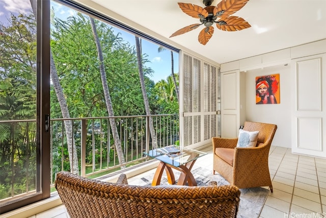 sunroom / solarium featuring ceiling fan