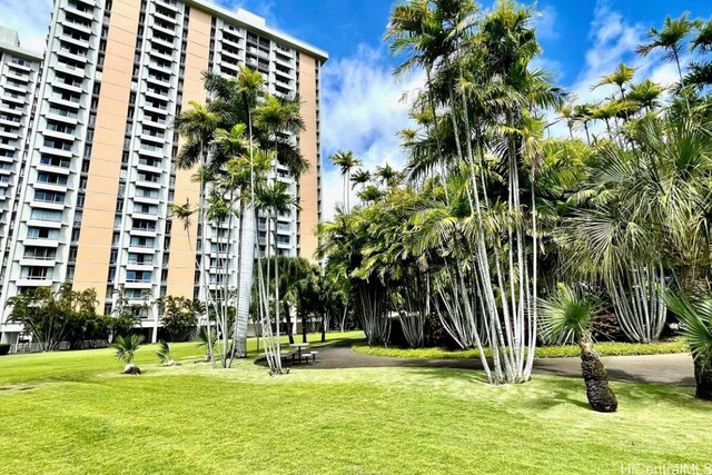 view of property's community featuring a yard