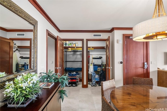 dining space featuring visible vents and ornamental molding