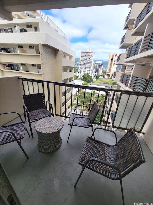 2465 Kuhio Ave Unit 1102, Honolulu, HI 96815 - balcony featuring a city view