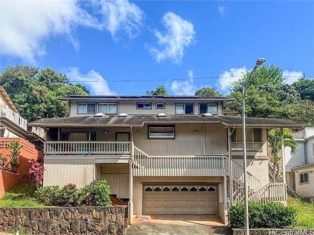 view of front of house featuring a garage