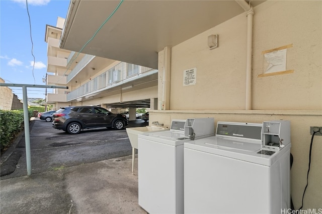 laundry area with sink and washing machine and clothes dryer