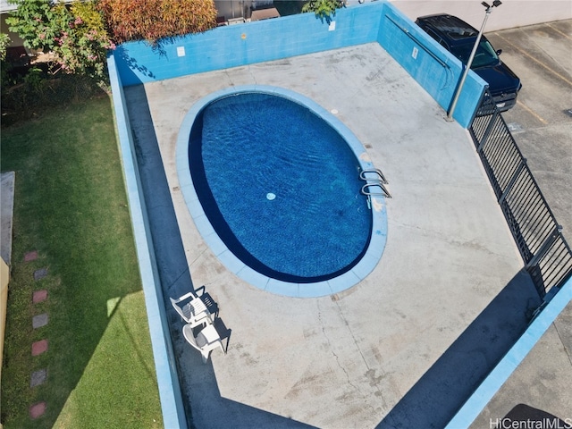 view of swimming pool