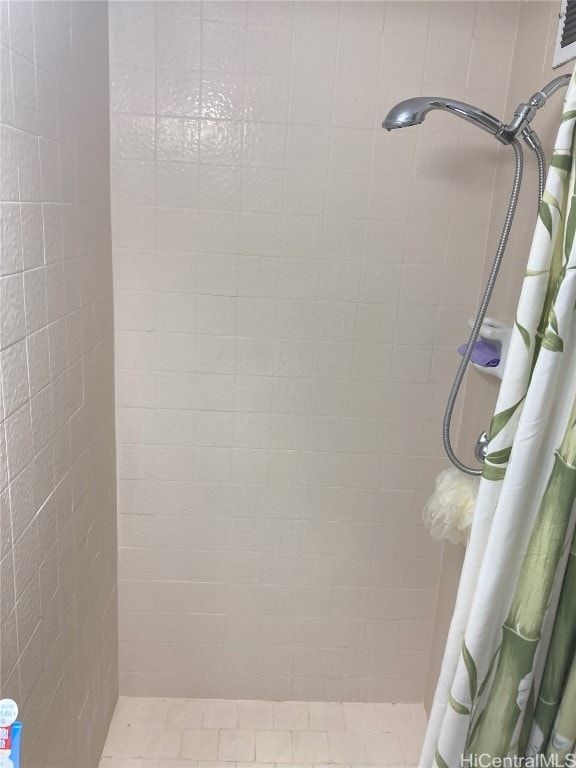 room details featuring walk in shower