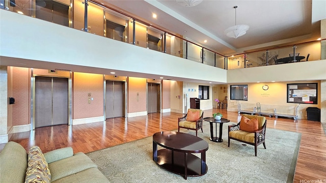 600 Queen St Unit 1405, Honolulu, HI 96813 - building lobby featuring a high ceiling and recessed lighting
