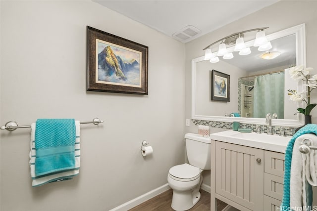 full bath with tasteful backsplash, visible vents, baseboards, toilet, and wood finished floors