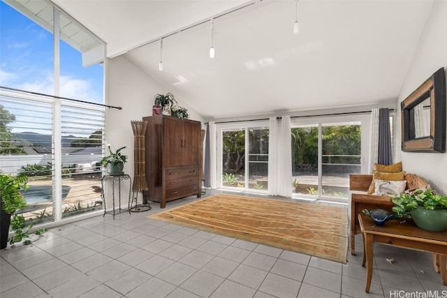 251 Kalalau St, Honolulu, HI 96825 - interior space