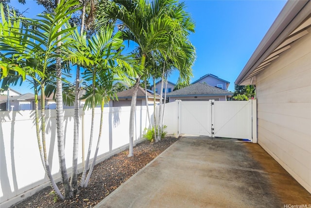 91-1001 Kaihi St, Ewa Beach, HI 96706 - view of patio / terrace featuring a gate and fence