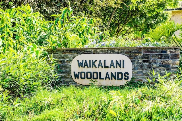 view of community / neighborhood sign