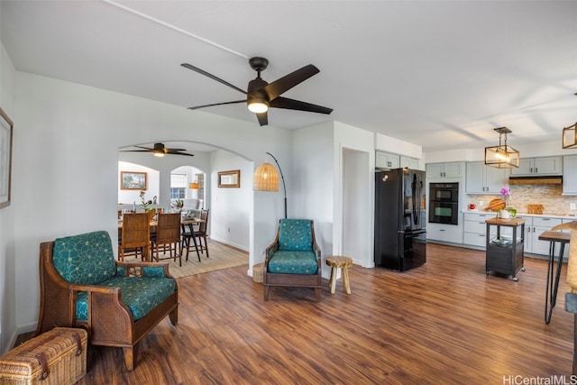 living area featuring hardwood / wood-style floors and ceiling fan