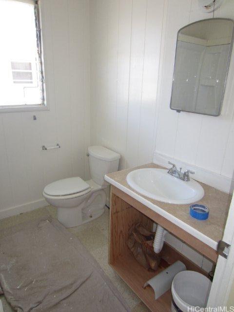 bathroom featuring toilet and sink