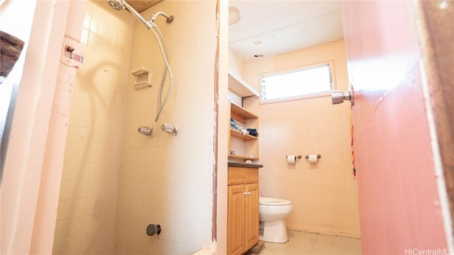 bathroom with a shower, vanity, and toilet