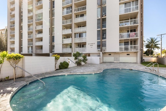 view of swimming pool