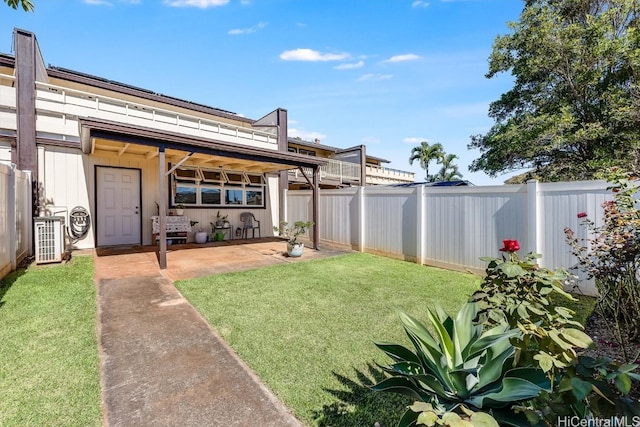 view of yard featuring a patio area